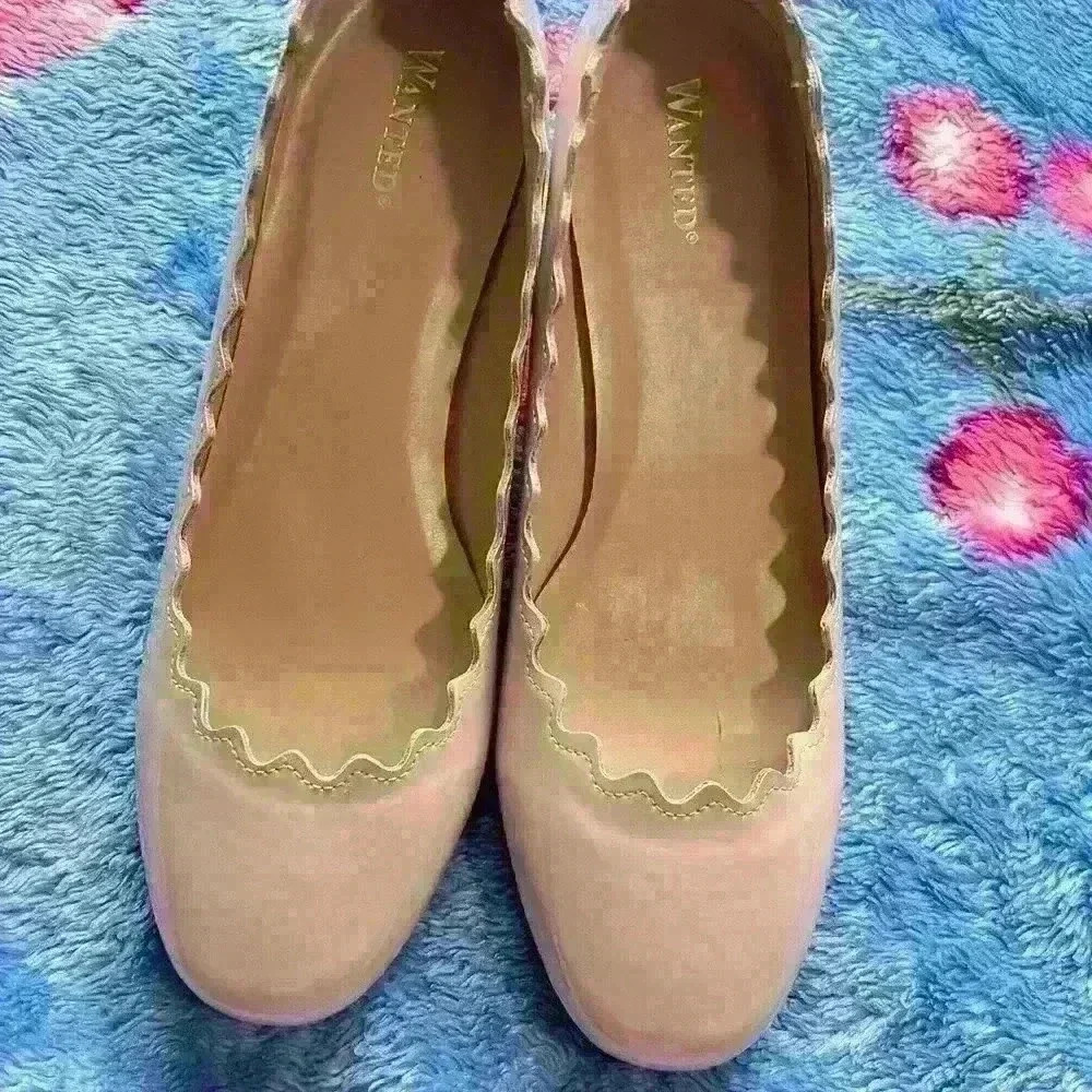 Beige faux patten leather scallop heels size 8#classy#girly#oldmoney#femine - Picture 9 of 10